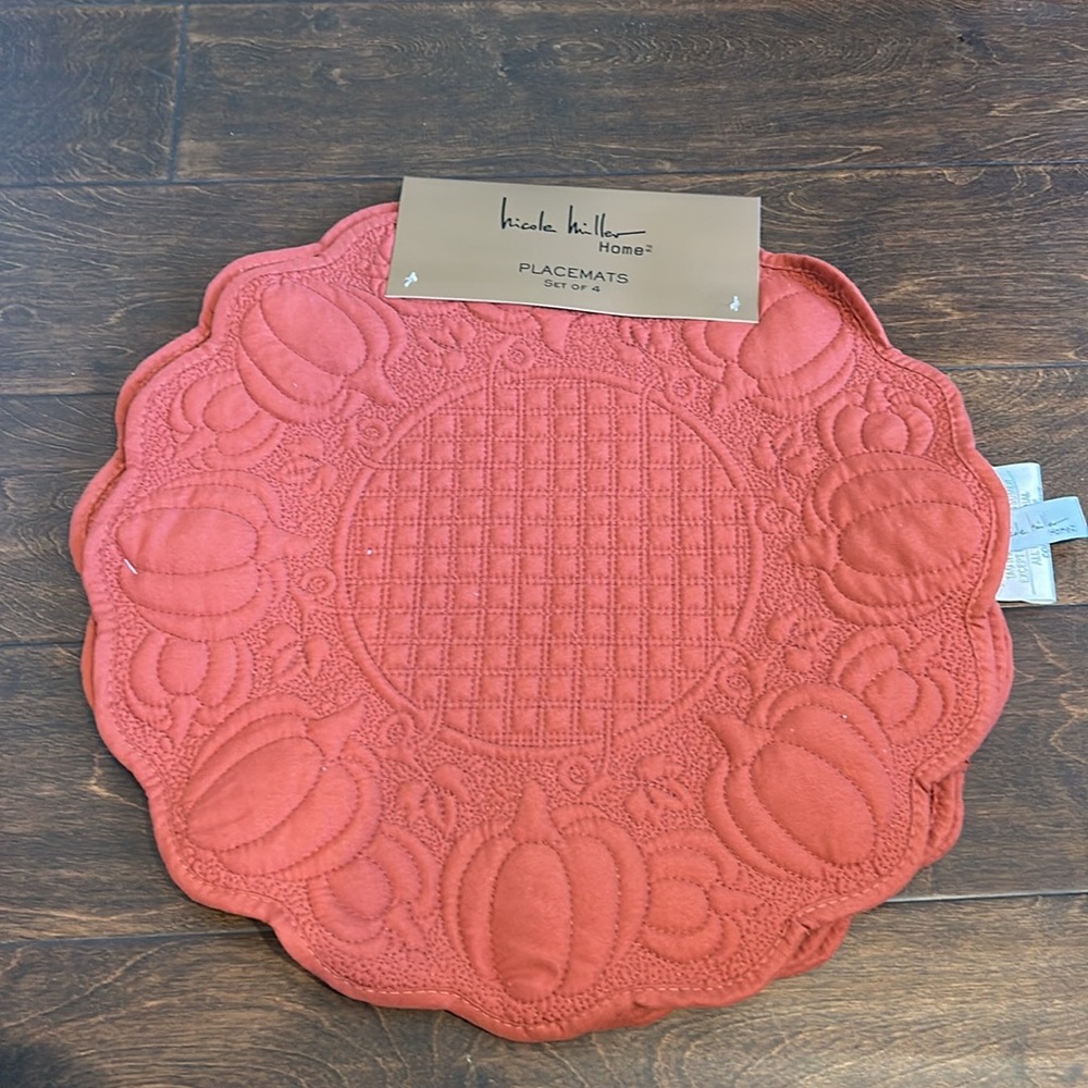 Nicole Miller Set Of 4 Scalloped Edged Rust Pumpkin Quilted Placemats New